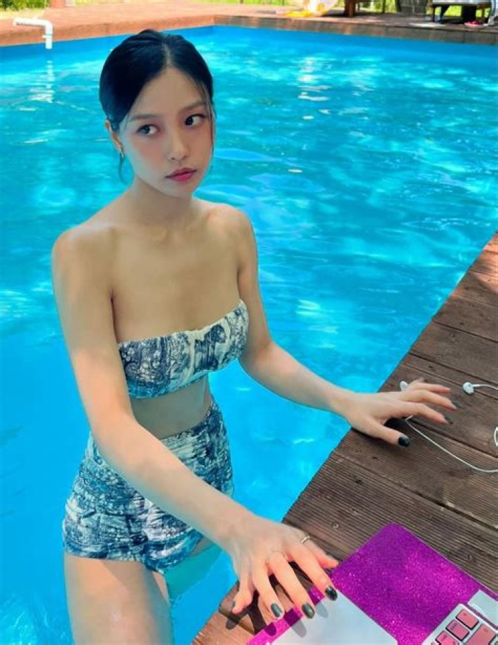 Go Min Si Being Hot & Sexy Without Even Trying in Sweet Home A Man Of
